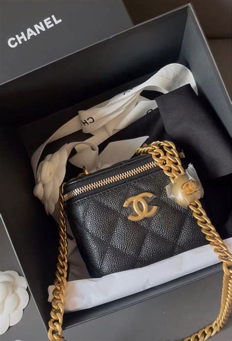 Chanel vanity case 2023